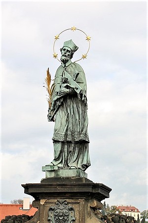 Hl. Johannes Nepomuk / Michael Fürnschuß, Reise nach Prag Oktober 2017 Nepomuk-Statue auf der Karlsbrücke in Prag von Johann Brokoff, 1683