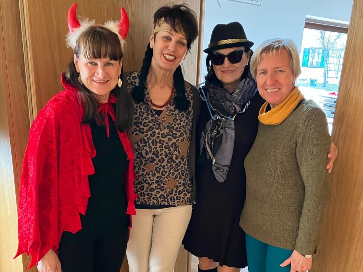 Seniorenfasching im Pfarrsaal / Anna Gruber-Schreiner